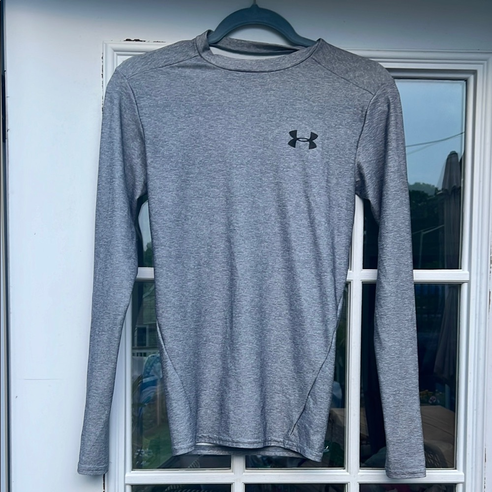 Under Armour Gray Long Sleeve Athletic Tee